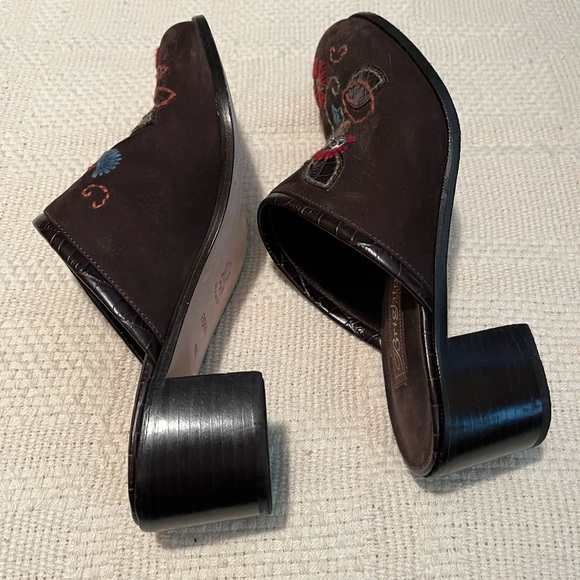 Brighton Fiona Embroidered Clogs - Picture 4 of 6